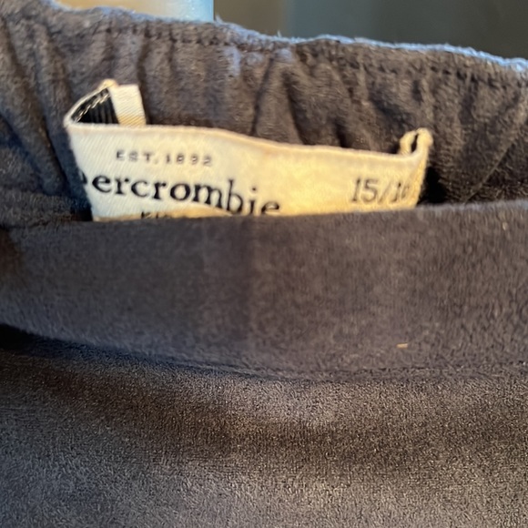 Abercrombie Kids skirt used.. Size 15/16 (Gray) - Picture 2 of 3